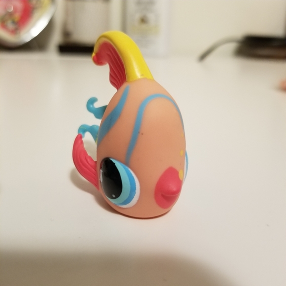Littlest Pet Shop Whale (#643) and Angelfish (#644) - Picture 4 of 4